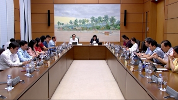 quoc hoi dong hanh phoi hop voi chinh phu dam bao muc tieu tang truong 8 tro len