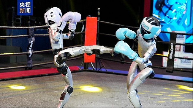 Đài CMG tổ chức giải đấu robot hình người đối kháng đầu tiên trên thế giới