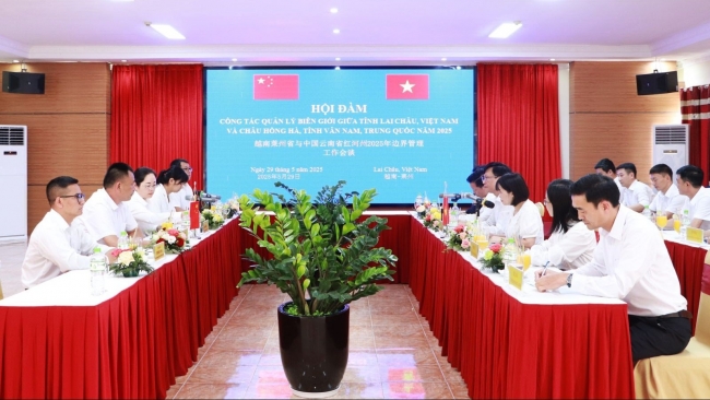 Lai Châu (Việt Nam) - Hồng Hà (Trung Quốc) hợp tác quản lý và phát triển biên giới