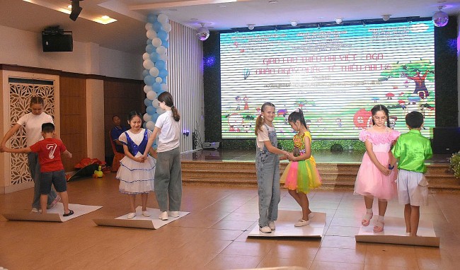 Hơn 200 thiếu nhi Việt - Nga tham gia "Khăn hồng hữu nghị"