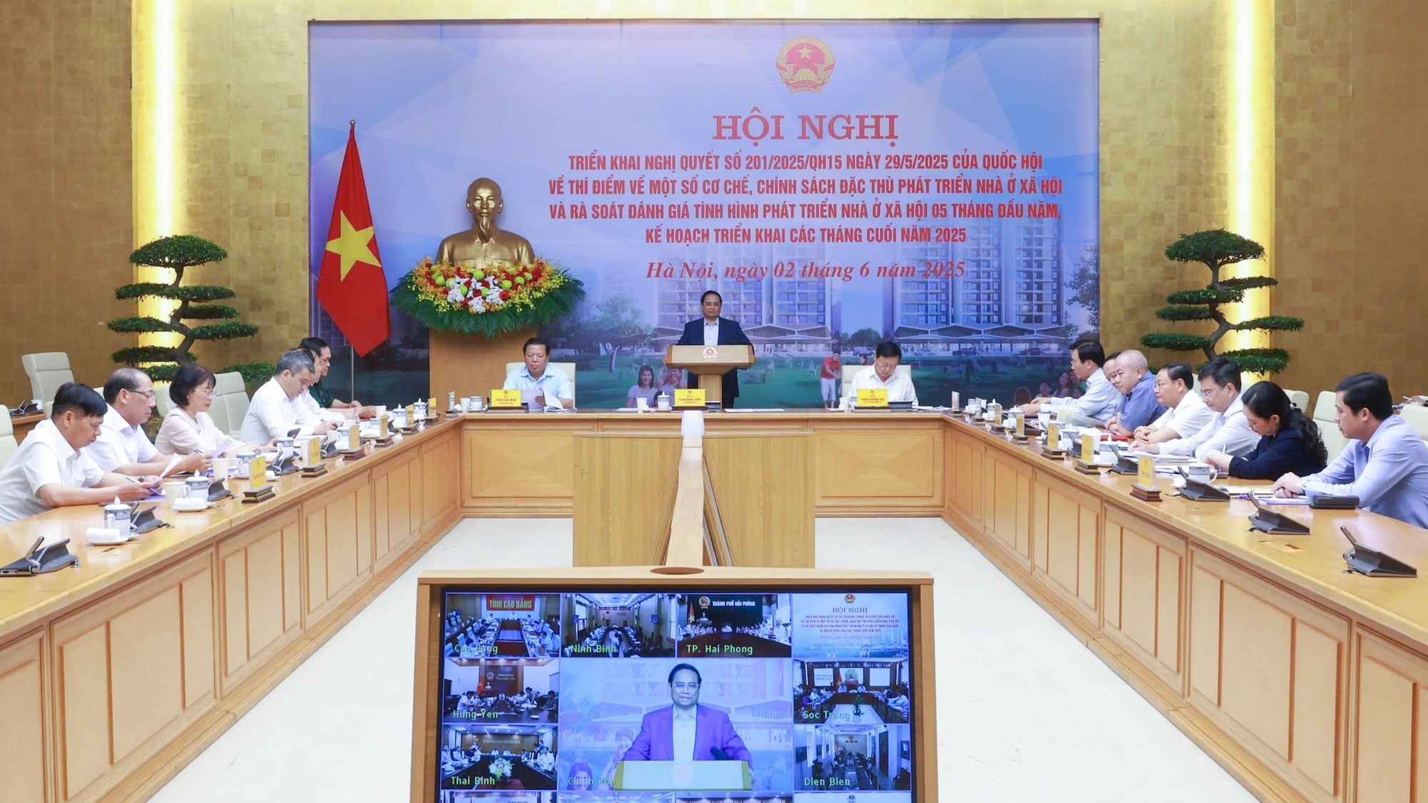 Quyết liệt hoàn thành mục tiêu kinh tế, tháo gỡ vướng mắc nhà ở xã hội