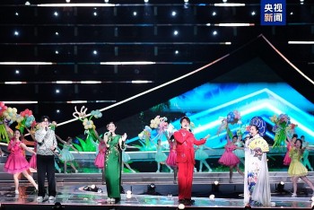 "Qua cầu gió bay" - dân ca Việt sâu lắng trong chương trình Tết Đoan Ngọ của Đài CMG
