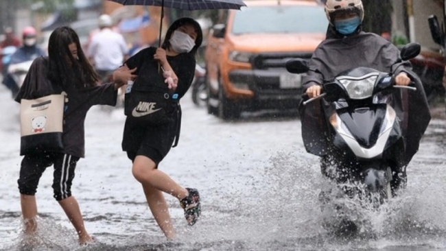 Thời tiết hôm nay (05/6): Cả nước có mưa, cảnh báo lốc, sét, mưa đá