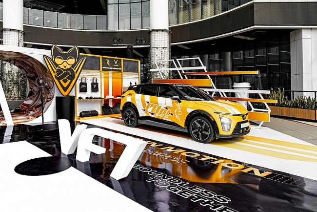 VinFast VF 7 khuấy động Hà Nội với bản độ giới hạn tại sự kiện “Art in Motion”