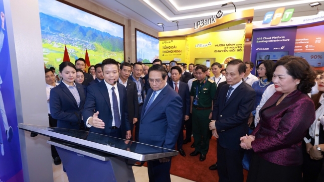 MB đón Thủ tướng tham quan không gian công nghệ tại Sự kiện Chuyển đổi số 2025