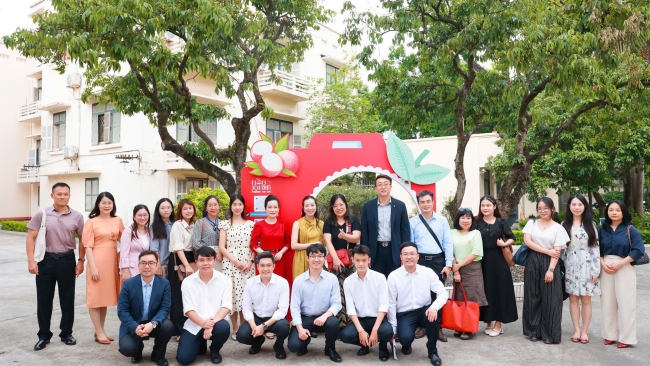 "Cùng thưởng thức vải đỏ, cùng chia sẻ tình đồng chí Việt - Trung"