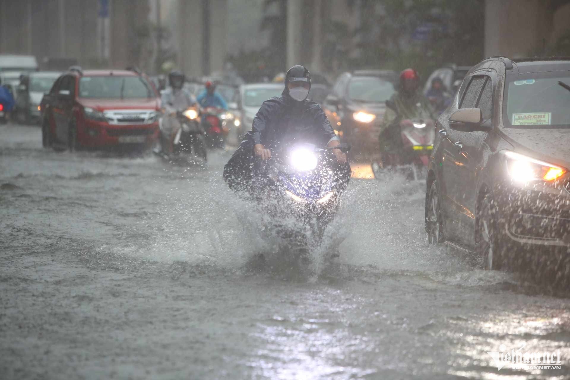 Thời tiết hôm nay (08/6): Mưa lớn cục bộ, lốc, sét, mưa đá ở nhiều nơi trên cả nước