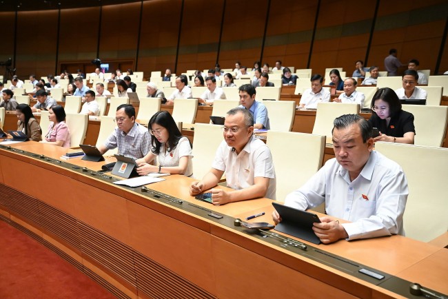 Trình Quốc hội thành lập Trung tâm tài chính quốc tế tại Việt Nam