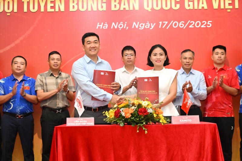 Trang phục hoa sen của Kamito sẽ đồng hành cùng đội tuyển bóng bàn quốc gia