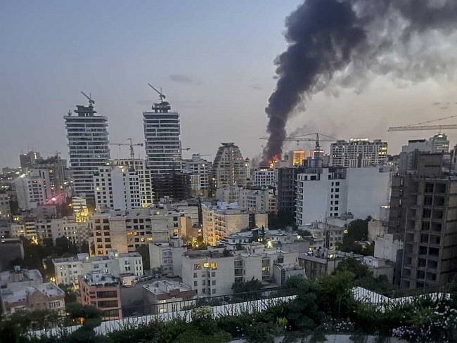 Tin quốc tế ngày 19/6: Nhiều quốc gia nhanh chóng sơ tán công dân ở Israel và Iran, Mỹ bí mật phê chuẩn kế hoạch tấn công Iran