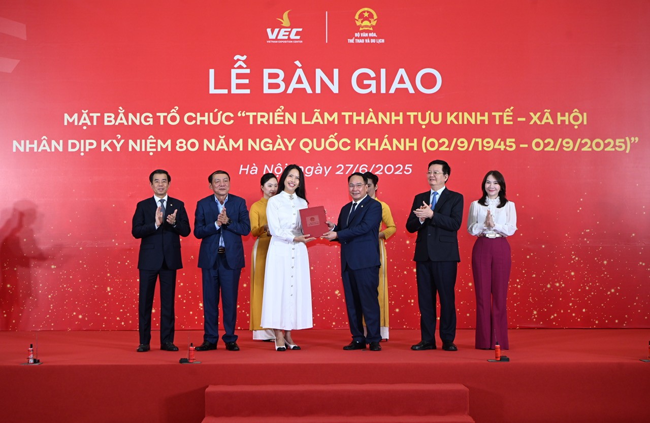 Vingroup bàn giao mặt bằng triển lãm thành tựu kinh tế - xã hội Kỉ niệm 80 năm ngày Quốc khánh