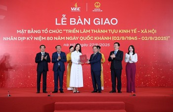 vingroup ban giao mat bang trien lam thanh tuu kinh te xa hoi ki niem 80 nam ngay quoc khanh
