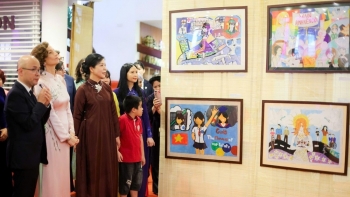 phu nhan tong bi thu va tong giam doc unesco du trien lam tranh co vu quyen hoc tap cua tre em gai