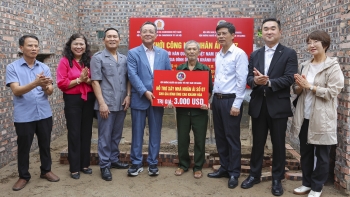 chu tich vesamo mong nhieu nguoi han quoc dong hanh cung nan nhan da cam viet nam