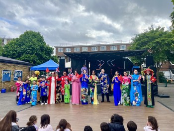 happy streets festival 2025 tai london lan toa ban sac van hoa viet