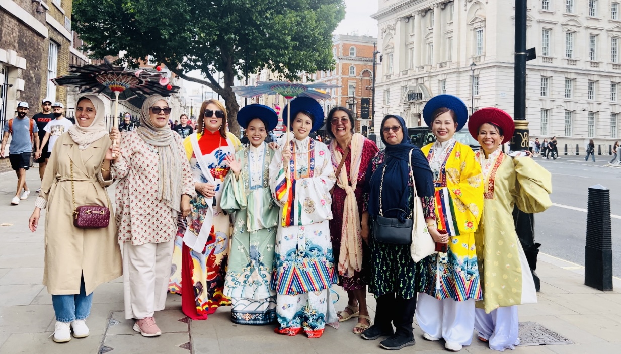 Lan tỏa Việt phục tại London (Vương quốc Anh)