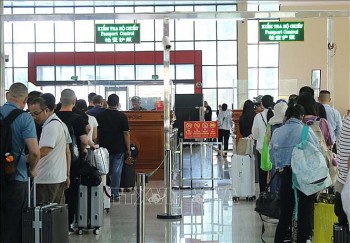 soi dong giao thuong du lich bien gioi qua cua khau quoc te huu nghi