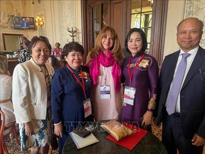 Phó Chủ tịch Quốc hội Nguyễn Thị Thanh tiếp xúc song phương tại Đại hội đồng APF-50