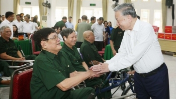 tong bi thu nguoi co cong la tai san quy la bieu tuong cua y chi viet nam