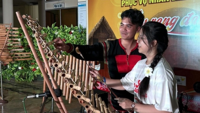 Trại hè Việt Nam 2025: Tuổi trẻ kiều bào giao lưu văn hóa cồng chiêng