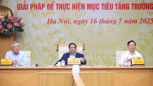 Thủ tướng: Quyết tâm đạt tăng trưởng 8,3-8,5% năm 2025, tạo đà cho giai đoạn mới