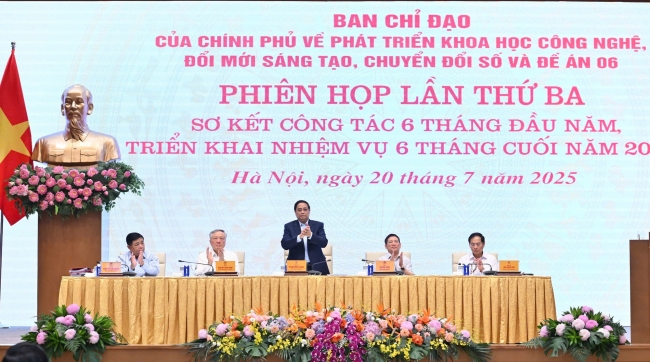 Thủ tướng: Đãi ngộ đặc biệt để thu hút tổng công trình sư, nhân tài khoa học công nghệ