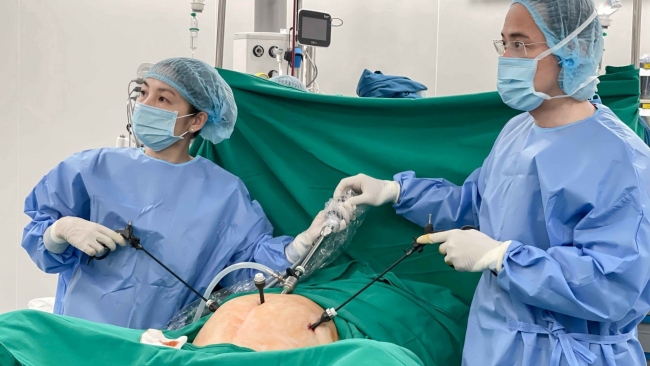Vinmec Cần Thơ phẫu thuật nội soi thành công khối u tử cung lớn phức tạp