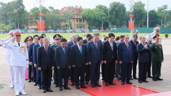Lãnh đạo Đảng, Nhà nước vào Lăng viếng Chủ tịch Hồ Chí Minh, tưởng niệm các anh hùng liệt sĩ