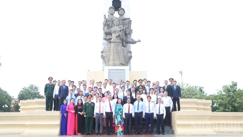 Tưởng niệm các anh hùng liệt sĩ Việt Nam tại Campuchia và Đức