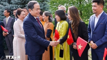 Chủ tịch Quốc hội gặp gỡ, trao đổi với cộng đồng người Việt Nam tại Thụy Sĩ