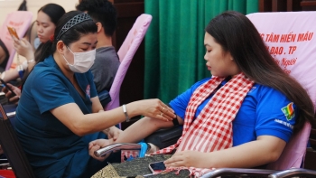 sinh vien lao campuchia tham gia hien mau tai thanh pho ho chi minh