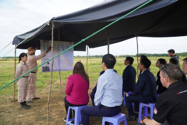Đại sứ quán Nhật Bản bàn giao khu đất đã rà phá bom chùm tại Quảng Trị