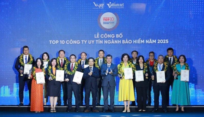 OPES lọt Top 10 công ty bảo hiểm phi nhân thọ uy tín nhất Việt Nam 2025 do Vietnam Report công bố