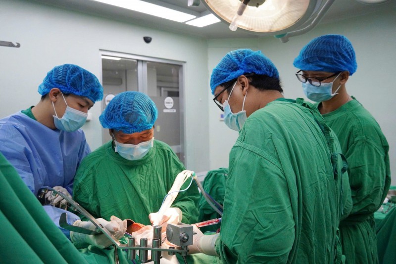 Lần đầu tiên phẫu thuật cho bệnh nhân ung thư gan bằng hệ thống dao mổ siêu âm ở ĐBSCL
