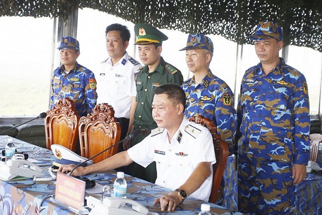 Kiểm tra luyện tập diễu binh lực lượng vũ trang trên biển