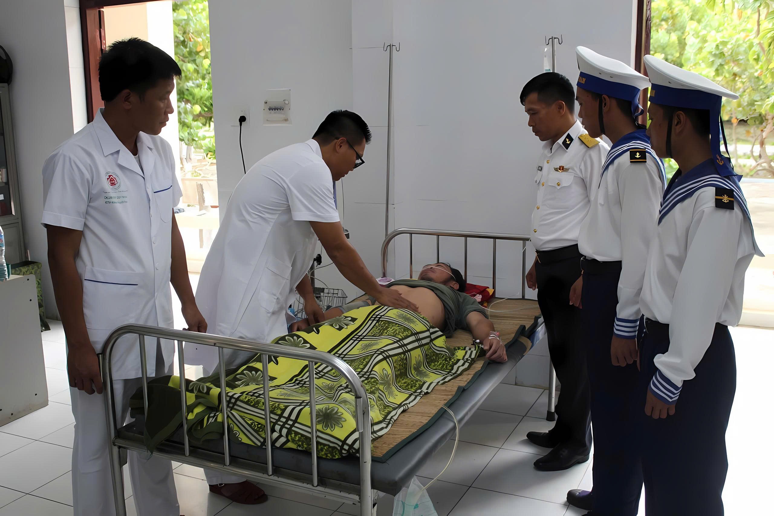Bệnh xá đảo Song Tử Tây cấp cứu ngư dân bị bệnh