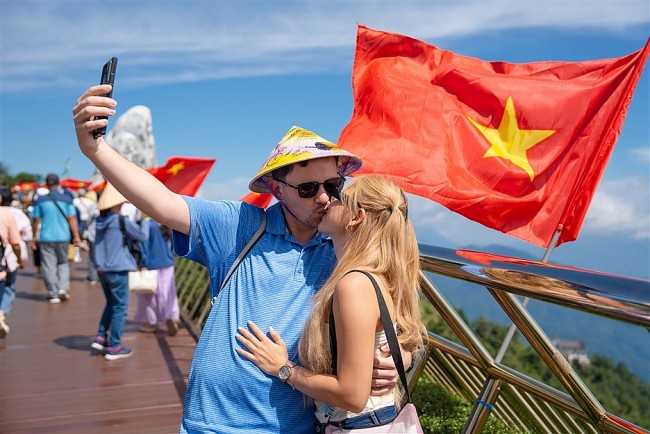 Miễn thị thực cho công dân 12 nước vào Việt Nam du lịch từ 15/8