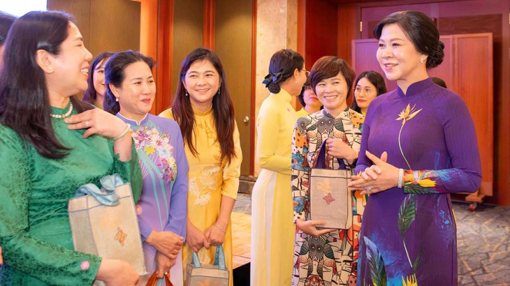 Phu nhân Tổng Bí thư Tô Lâm gặp gỡ thân tình các cô dâu Việt Nam tại Hàn Quốc