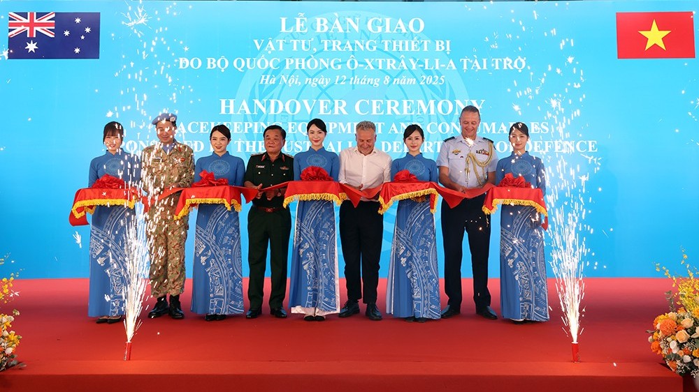 Australia bàn giao vật tư, trang thiết bị hỗ trợ lực lượng gìn giữ hòa bình Việt Nam