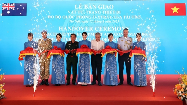 Australia bàn giao vật tư, trang thiết bị hỗ trợ lực lượng gìn giữ hòa bình Việt Nam