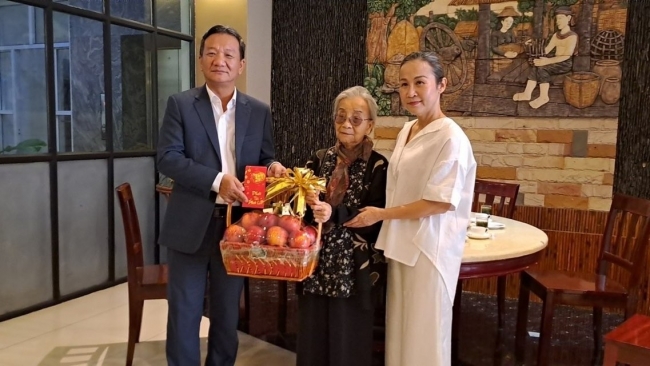 Đại sứ Việt Nam tại Lào tri ân các gia đình kiều bào có công với cách mạng