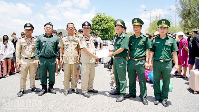 Việt Nam nhận bàn giao 72 công dân từ Campuchia