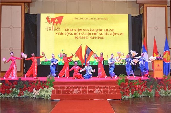 4 tỉnh Nam Lào hòa chung không khí kỷ niệm 80 năm Quốc khánh Việt Nam