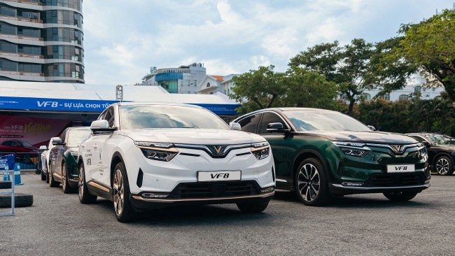 Mang 1 tỷ đồng đi mua SUV, khách hàng khẳng định: “VF 8 là chiếc xe thông minh nhất về tài chính”