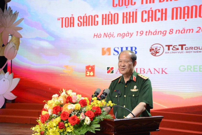 Vinh danh 36 tác phẩm tại Cuộc thi Tỏa sáng hào khí Cách mạng Tháng Tám