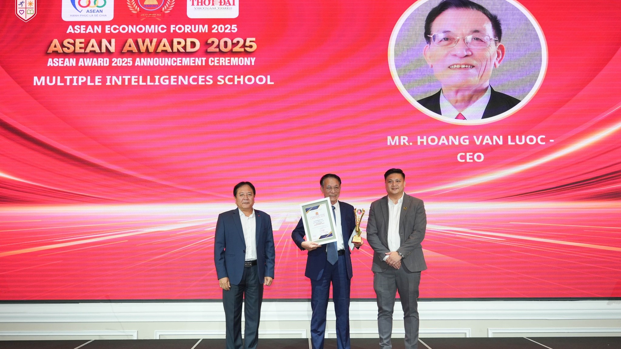 doanh nhan hoang van luoc kien tao mis khang dinh tam voc asean