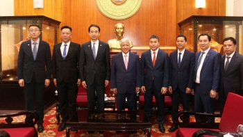 chu tich uy ban tw mat tran to quoc do van chien tiep dai su trung quoc