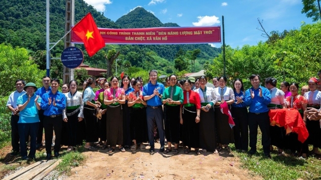 Hành trình “Ánh sáng xanh” thắp sáng mọi nẻo đường Việt Nam