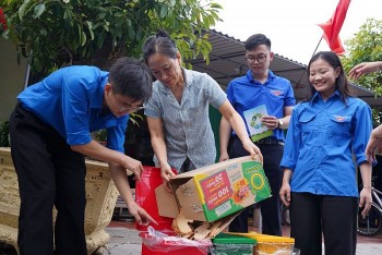 Chiến sĩ Mùa hè Xanh gieo “mầm xanh” từ những thùng rác nhỏ