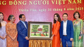 Thủ tướng Phạm Minh Chính gặp gỡ bà con cộng đồng người Việt Nam tại Trung Quốc